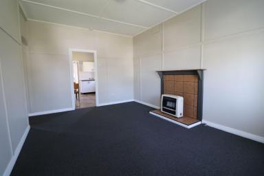 House For Lease - NSW - Glen Innes - 2370 - WEATHERBOARD HOME  (Image 2)