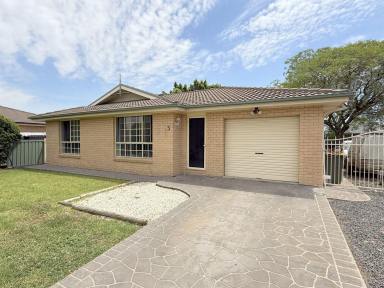 House For Sale - NSW - Moree - 2400 - PERFECT FOR FAMILY LIVING!  (Image 2)