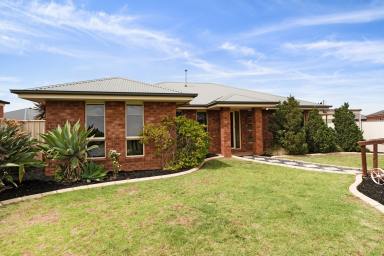 House For Sale - VIC - Mildura - 3500 - Spacious Home with Low Maintenance Yard  (Image 2)