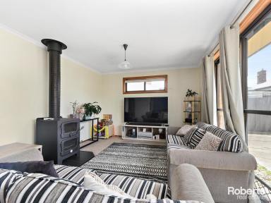 Unit For Sale - TAS - Mowbray - 7248 - Private & Peaceful Unit  (Image 2)