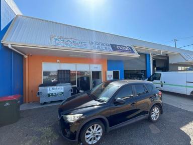 Showrooms/Bulky Goods For Lease - QLD - Bundaberg Central - 4670 - VERSATILE SHED SPACE IN THE MIDDLE OF TOWN WITH OUTGOINGS INCLUDED!  (Image 2)