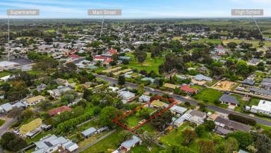 House For Sale - SA - Penola - 5277 - Inviting Home on Huge Allotment  (Image 2)