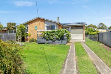 House For Sale - NSW - Dalmeny - 2546 - Sea breeze cottage with room for the dogs  (Image 2)