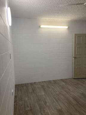 Unit For Lease - QLD - Cairns North - 4870 - UNFURNISHED 1 BEDROOM UNIT WITH PARKING  (Image 2)