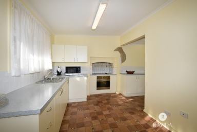 House Leased - VIC - Beechworth - 3747 - POSITION PERFECT!  (Image 2)