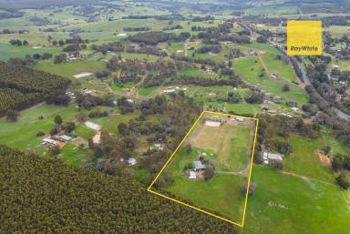 House For Sale - WA - Bridgetown - 6255 - 13 acres, 4 x 2 country home, Bridgetown outskirts!  (Image 2)