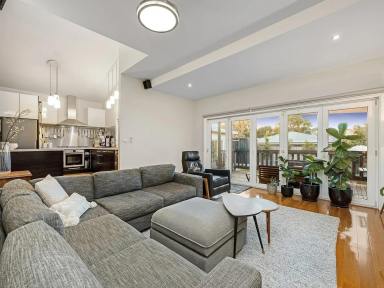 House Leased - VIC - Hampton East - 3188 - BAYSIDE LIFE STYLE | ELEGANT AND SPACIOUS  (Image 2)