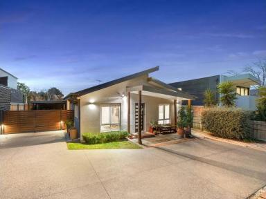 House Leased - VIC - Hampton East - 3188 - BAYSIDE LIFE STYLE | ELEGANT AND SPACIOUS  (Image 2)