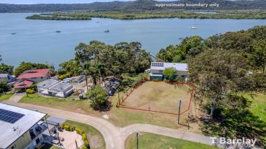 Residential Block For Sale - QLD - Russell Island - 4184 - Sea Views on 675m2 Oasis  (Image 2)