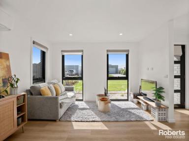 Unit For Sale - TAS - East Devonport - 7310 - Stylish, Low-Maintenance Living in Exclusive Beachrock View  (Image 2)