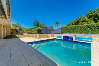 House For Sale - WA - Halls Head - 6210 - Dive into Your Summer Paradise: Pool, Sundeck, and Canal Views!  (Image 2)