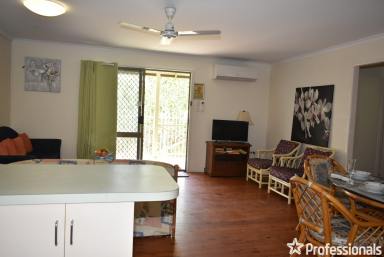 Unit For Sale - QLD - East Mackay - 4740 - Perfect Beach Front Unit in East Mackay!  (Image 2)