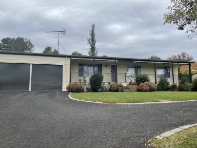 House For Lease - NSW - Tumut - 2720 - 3 Bedroom Home  (Image 2)