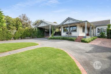 House For Sale - VIC - Somerville - 3912 - Clovelly - An Inspired Blend of Classic and Contemporary  (Image 2)