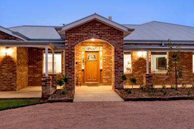 House Auction - VIC - Nichols Point - 3501 - A Rare Country Estate with Modern Luxuries & Space to Grow  (Image 2)