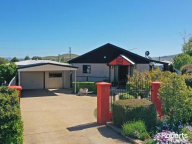 House For Sale - TAS - Kempton - 7030 - Charming Kempton  (Image 2)