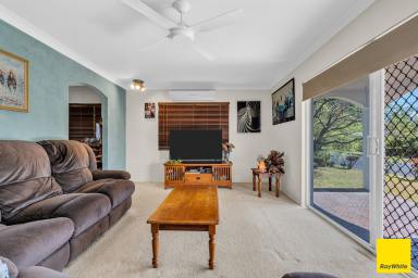 House Auction - QLD - Whitfield - 4870 - SOLID FAMILY HOME WITH SWIMMING POOL  (Image 2)