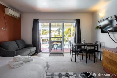 Unit For Sale - QLD - Dolphin Heads - 4740 - Poolside View!  (Image 2)