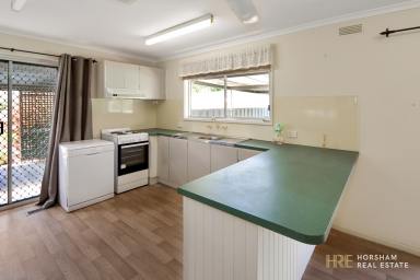 House Leased - VIC - Horsham - 3400 - Charming 3-Bedroom Home with Fantastic Features  (Image 2)