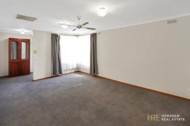 House For Lease - VIC - Horsham - 3400 - Charming 3-Bedroom Home with Fantastic Features  (Image 2)