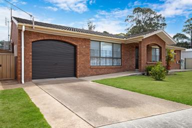 House Sold - NSW - Surfside - 2536 - Updated 4 Bedroom Home - Walk Everywhere  (Image 2)