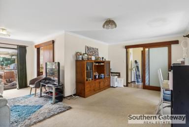 House For Sale - WA - Parmelia - 6167 - CHARACTER, SPACE AND LOCATION!  (Image 2)