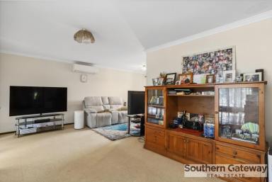 House For Sale - WA - Parmelia - 6167 - CHARACTER, SPACE AND LOCATION!  (Image 2)