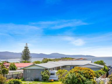 House For Sale - TAS - Bicheno - 7215 - OPEN HOME: SAT 11th JANUARY 2025 - 11:00am - 11:30am  (Image 2)