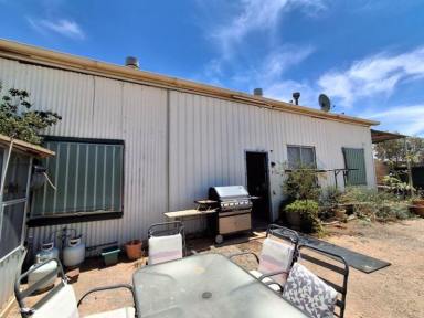 House For Sale - SA - Andamooka - 5722 - Expansive Dual Living Property with Exceptional Amenities and Stunning Views  (Image 2)