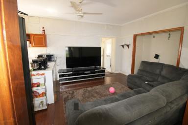 House For Sale - WA - Wagin - 6315 - **Charming Cottage in Wagin - Great Investment Opportunity!**  (Image 2)