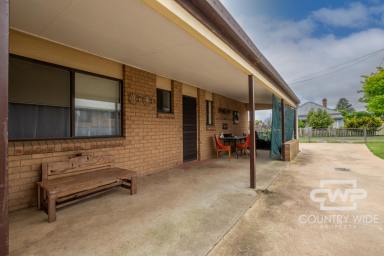 House For Sale - NSW - Glen Innes - 2370 - Low-Maintenance Home  (Image 2)