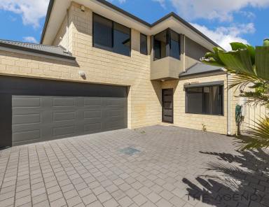 Townhouse Sold - WA - Cloverdale - 6105 - LOCK & LEAVE  (Image 2)