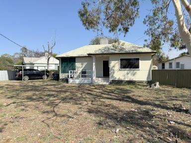 House For Sale - NSW - Moree - 2400 - AFFORDABLE HOME CLOSE TO SCHOOLS  (Image 2)