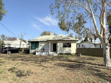 House For Sale - NSW - Moree - 2400 - AFFORDABLE HOME CLOSE TO SCHOOLS  (Image 2)