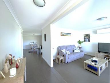 House For Sale - NSW - Gundagai - 2722 - Modern Family Home - Great Location  (Image 2)