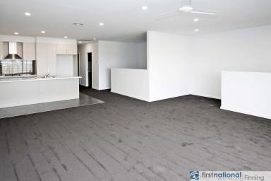 Townhouse Leased - VIC - Cranbourne West - 3977 - PERFECT FOR SMALL BUSINESSES/TOWNHOUSE LIVING  (Image 2)