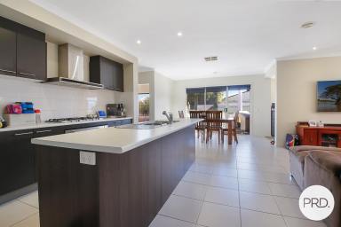 House For Lease - VIC - Wodonga - 3690 - FOUR BEDROOM HOME IN GOOD LOCATION!  (Image 2)