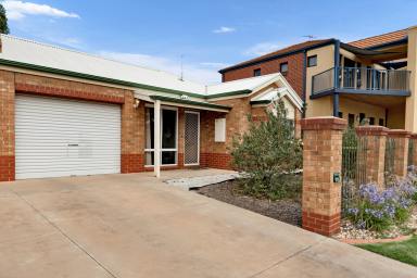 House For Sale - VIC - Mildura - 3500 - Spectacular Location.  (Image 2)