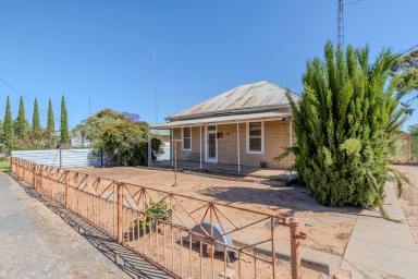 House For Sale - VIC - Underbool - 3509 - Affordable 4 bedroom home in the Mallee!  (Image 2)