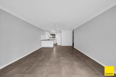 Duplex/Semi-detached Auction - QLD - Holloways Beach - 4878 - Stylish & Renovated Half Duplex!  (Image 2)