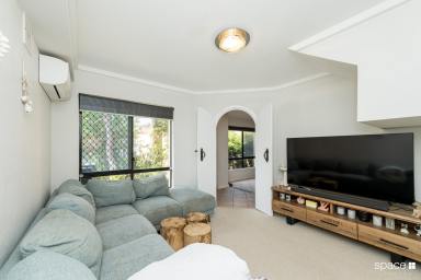 Townhouse For Sale - WA - Scarborough - 6019 - Bright and Serene Coastal Escape  (Image 2)