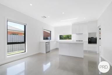 House For Lease - NSW - Albury - 2640 - STUNNING 2 BEDROOM EXECUTIVE UNIT!  (Image 2)