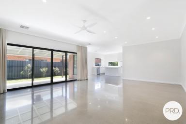 House For Lease - NSW - Albury - 2640 - STUNNING 2 BEDROOM EXECUTIVE UNIT!  (Image 2)