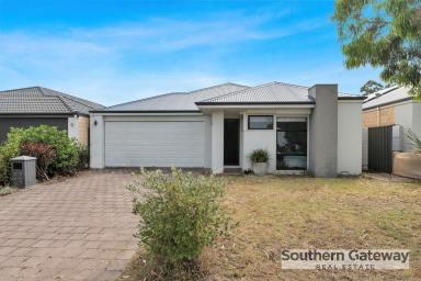 House For Sale - WA - Wellard - 6170 - A HOME DESIGNED FOR MODERN LIVING  (Image 2)