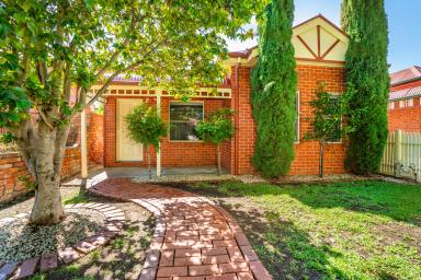 House For Sale - NSW - Albury - 2640 - "Quiet, Private Inner City Living"  (Image 2)