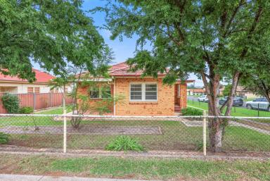 House For Lease - NSW - Tamworth - 2340 - THREE BEDROOM NORTH TAMWORTH  (Image 2)