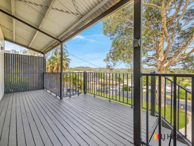 House For Sale - NSW - Catalina - 2536 - Modern Home with Golf Course Views !  (Image 2)