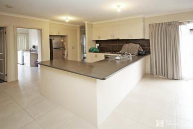 Unit For Sale - VIC - Cranbourne - 3977 - 3 Bedroom Unit in Prime Location!  (Image 2)