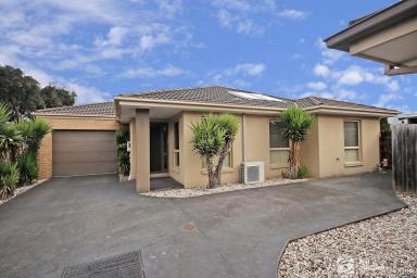 Unit For Sale - VIC - Cranbourne - 3977 - 3 Bedroom Unit in Prime Location!  (Image 2)