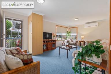 Townhouse For Sale - NSW - Bega - 2550 - RARE TO FIND 3 BEDROOM APARTMENT IN BEGA  (Image 2)